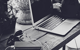 苏东：与高敏离婚30年，儿子在加拿大长大，他仍每年飞去看孩子